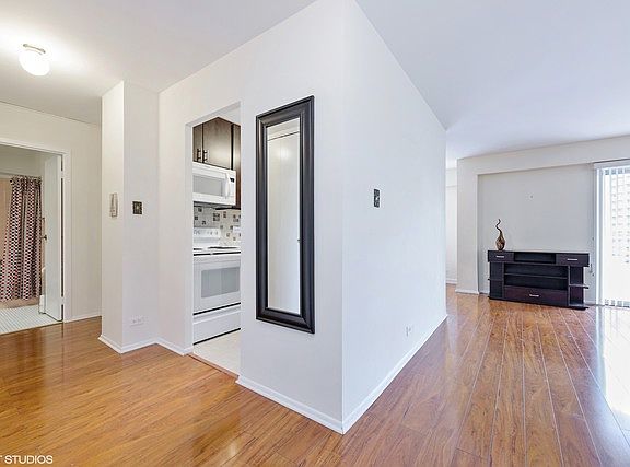 2nd image of 7141 N Kedzie Ave APT 303