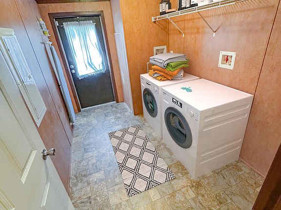 4th image of 146 Cloverdale Rd #A