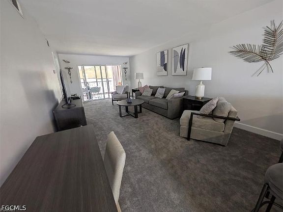 3rd image of 2111 Barkeley Ln APT 13