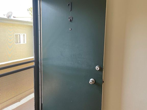 4th image of 924 N Curson Ave #7