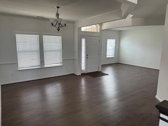 5th image of 1736 Silverton Way