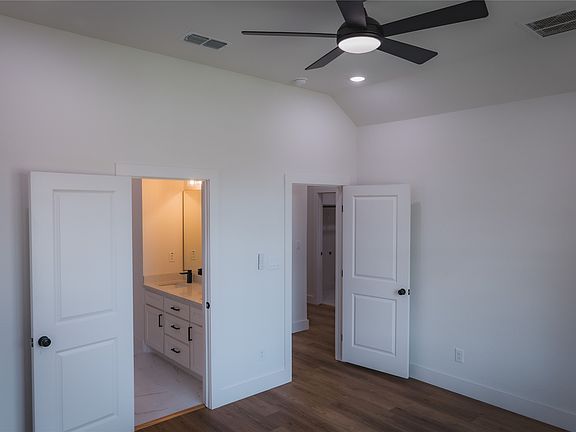 5th image of 3622 Roberts St