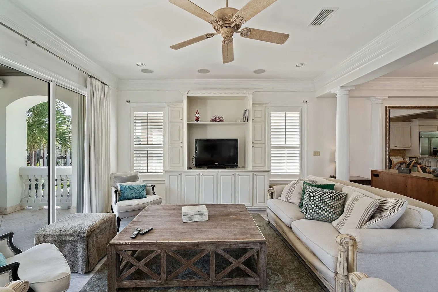 5 bed, 5.0 bath, 3433 sqft, $9,920 — Photo 3