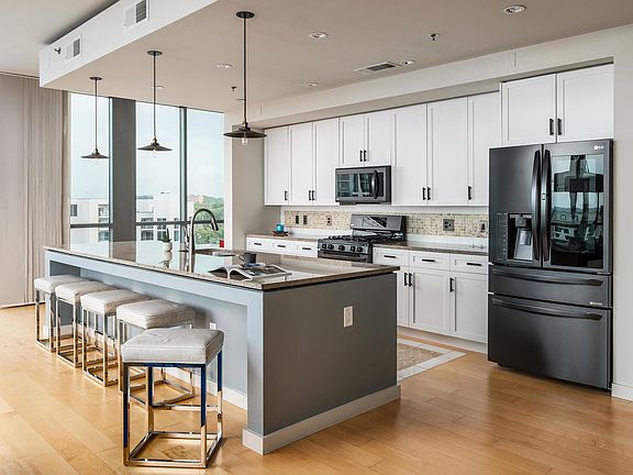 4th image of 900 20th Ave S APT 1001