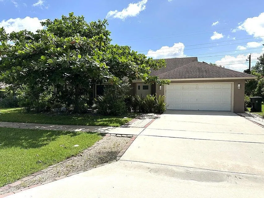 4 bed, 2.0 bath, 2104 sqft, $7,000 — Photo 1