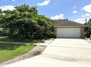 1420 Chapparel Way, Wellington, FL 33414