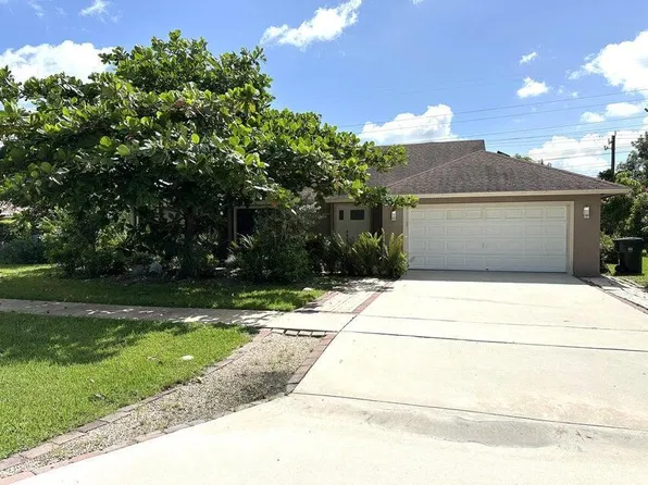1420 Chapparel Way, Wellington, FL 33414