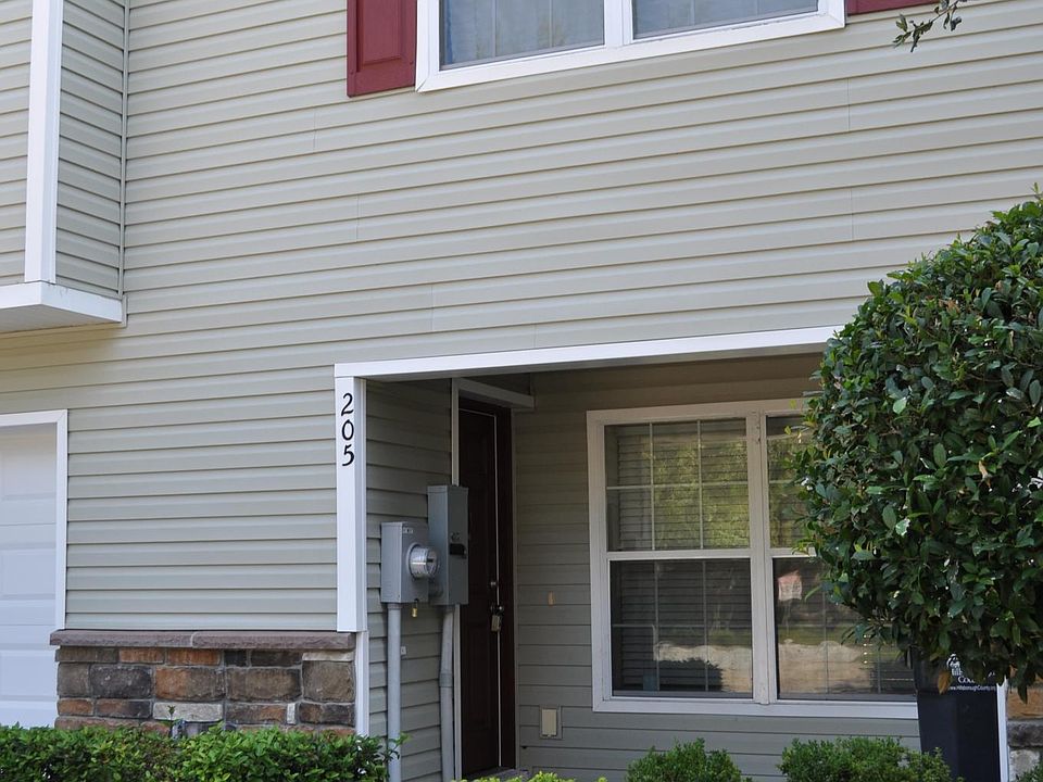 1st image of 205 Woodknoll Pl