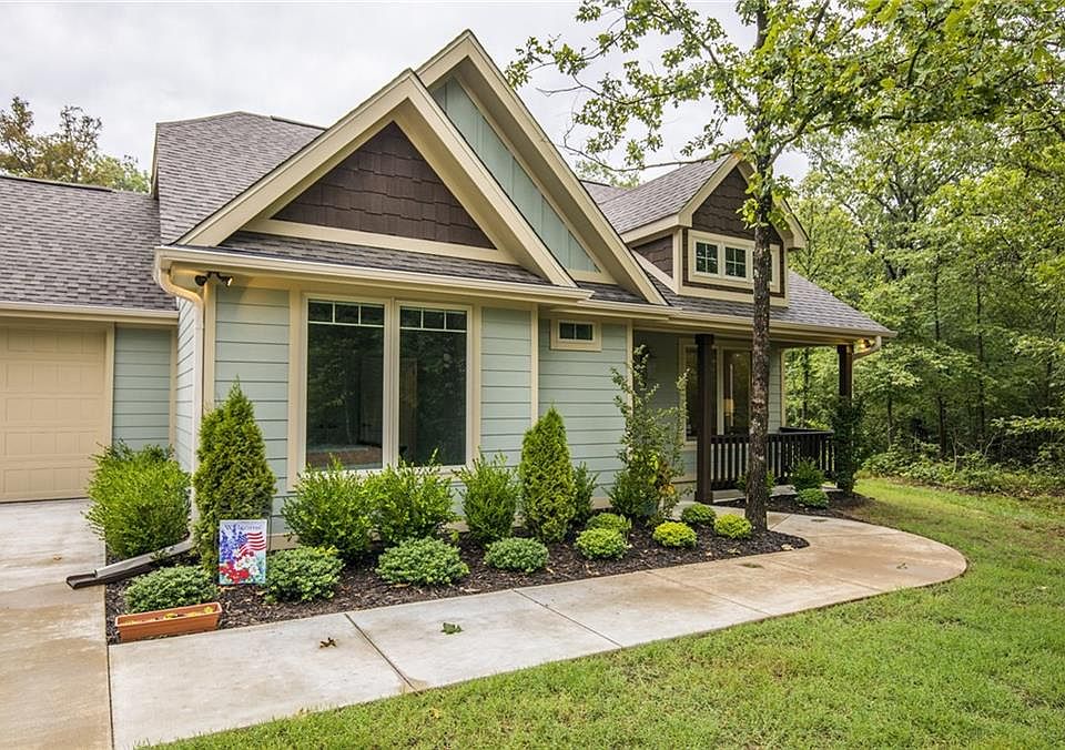 1st image of 7 Alice Ln