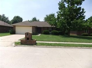 3237 S Kings Ave, Springfield, MO 65807