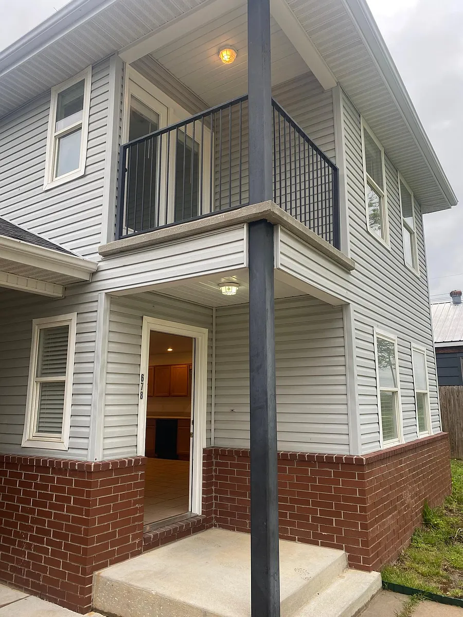 Building Photo - 678 E McClinton St #678