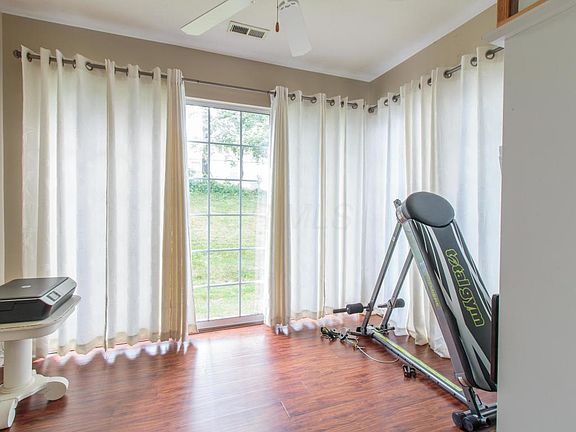 5th image of 76 Orchard Oak Dr
