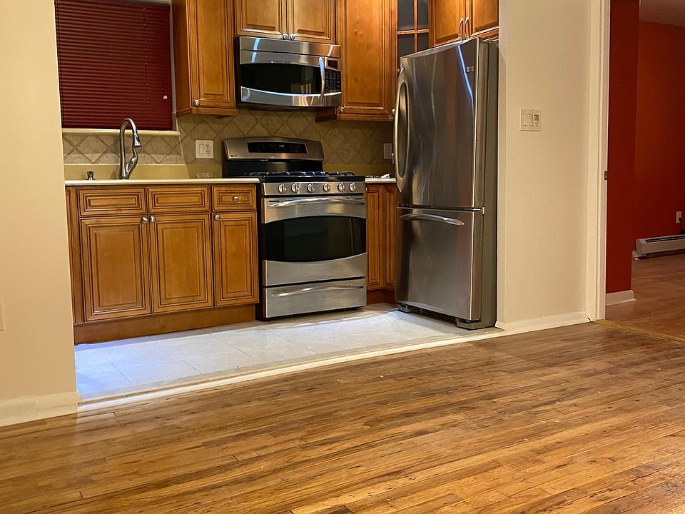 1st image of 3218 Colden Ave Floor 2