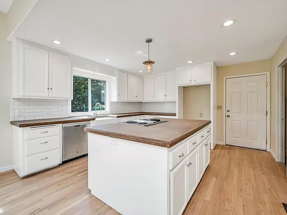 3rd image of 18403 Kentwood Place