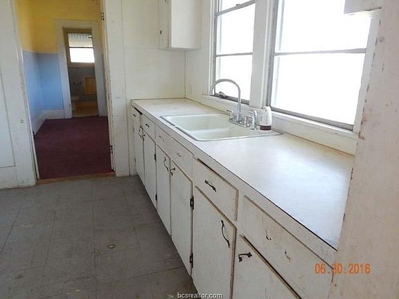3rd image of 209 S Hunt St