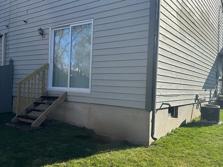 323 Gillespie Ave — Photo 4