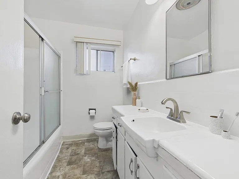 6743 Whitsett Avenue — Photo 8