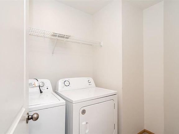 4th image of 15229 Alpine Dr