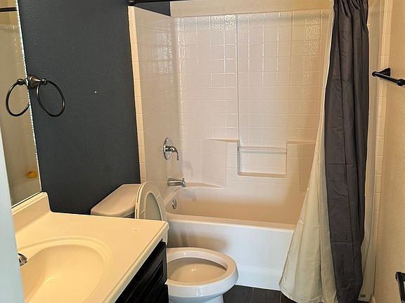 5th image of 413 N Edna Lopez Ct