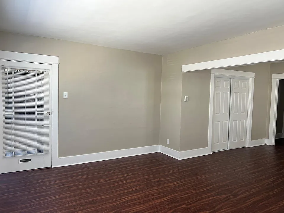 1050 E Broadway #1050