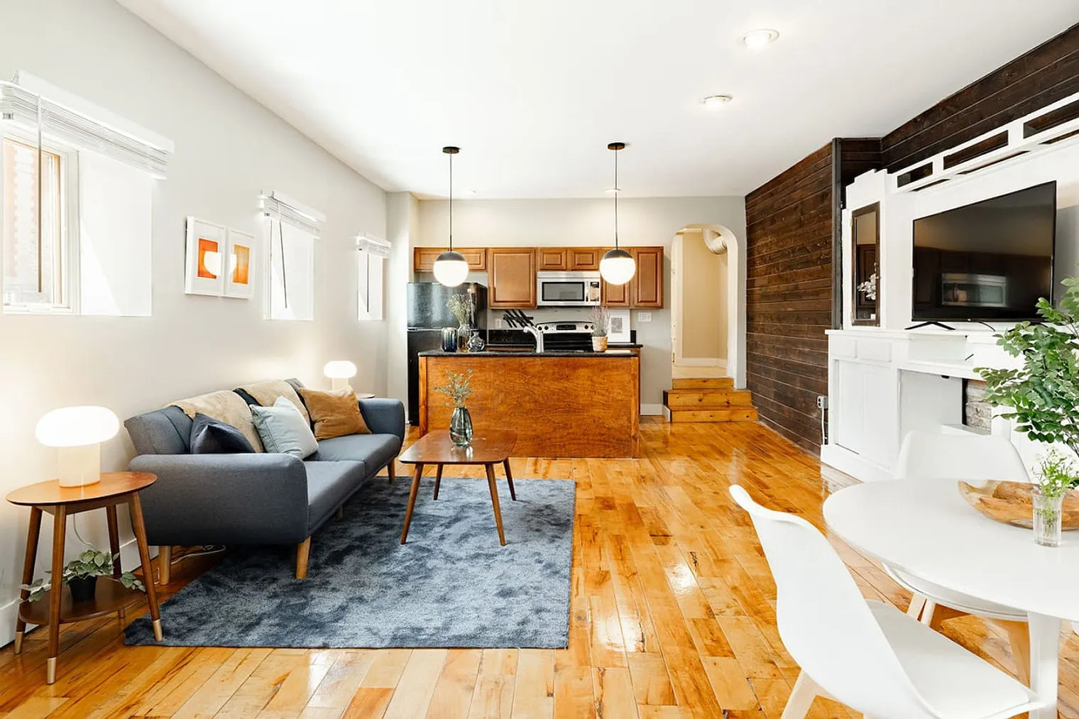 1 bed, 1.0 bath, 1076 sqft, $1,954 — Photo 1