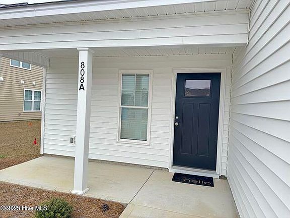 4th image of 704 Sarah Rebecca Dr #B