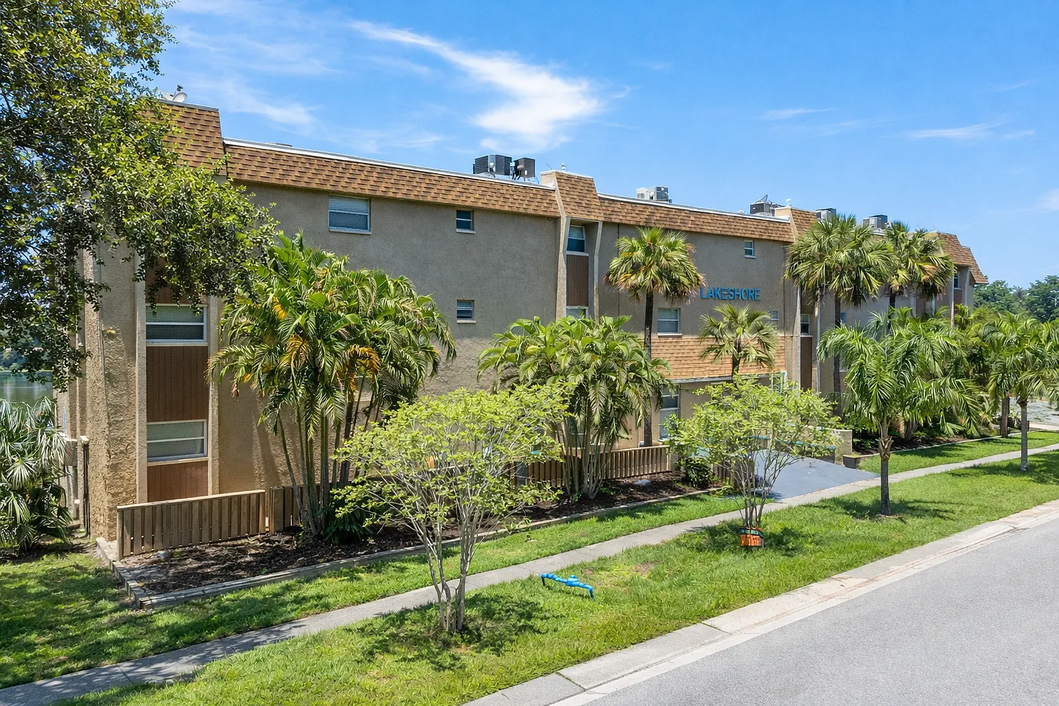 Lakeshore Apartments — Photo 1