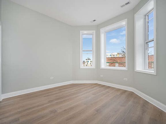 5th image of 2650 N Sawyer Ave #3