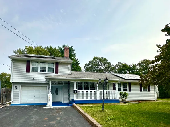 24 Bel Aire Circle, Windsor Locks, CT 06096