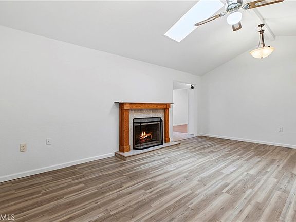 4th image of 766 Meadowlark Ave