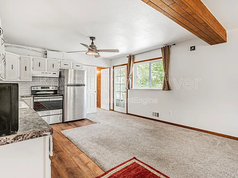 400 Lily Ln — Photo 6