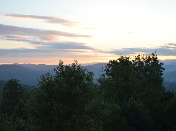 805 Somersby Pkwy, Laurel Park, NC 28739