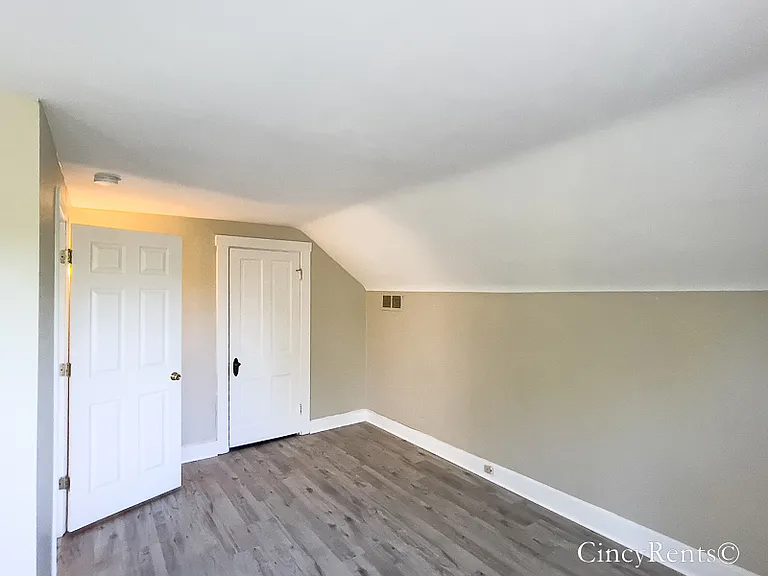 3718 Ault Park Ave — Photo 9
