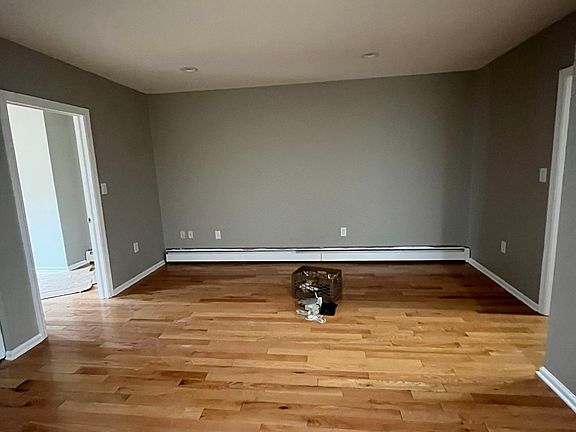 4th image of 172 Hopkins Ave Floor 1