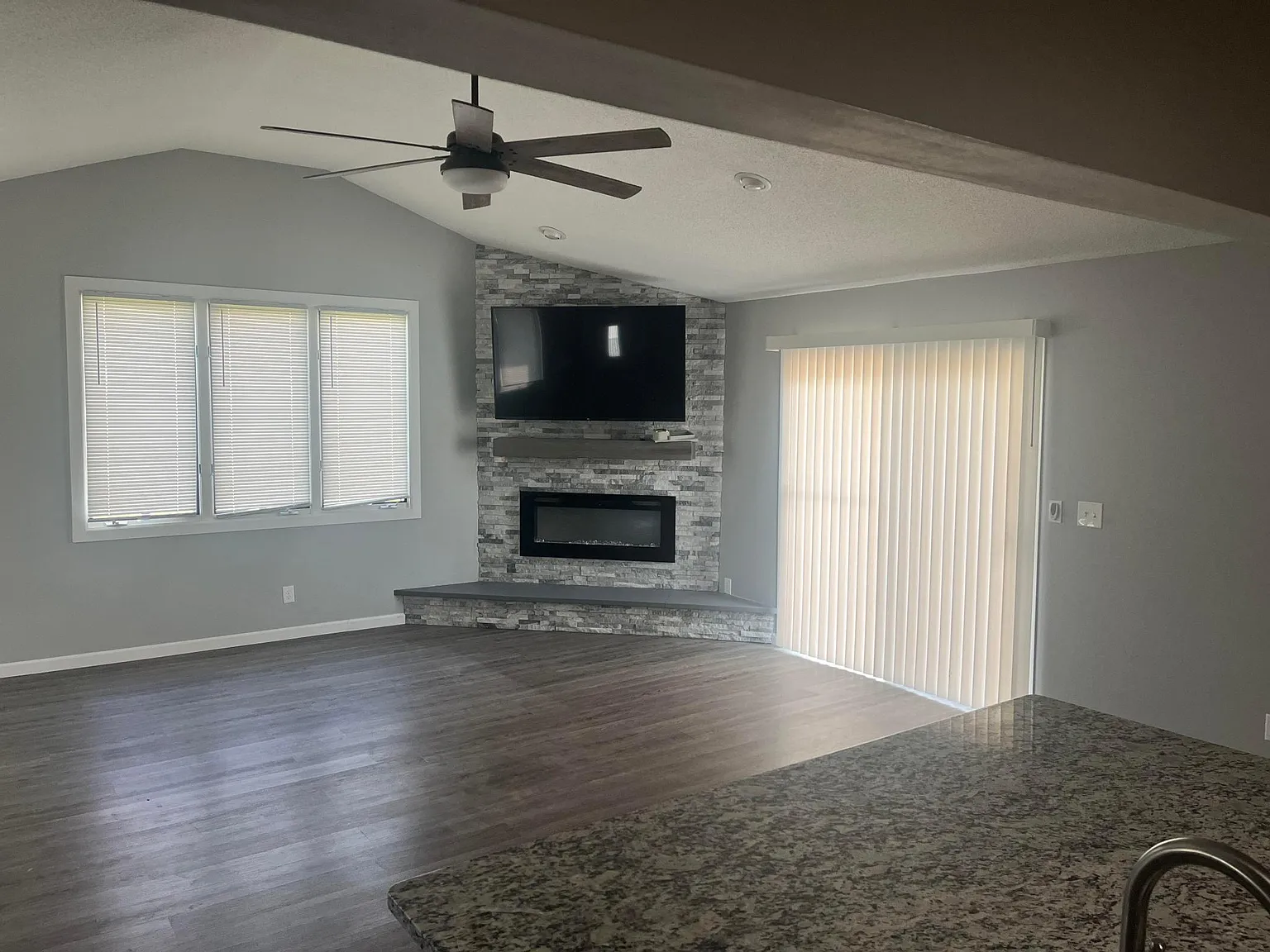 3 bed, 1500 sqft, $1,950 — Photo 1