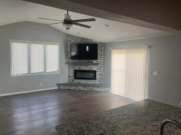 1209 8th Ave #1, Silvis, IL 61282