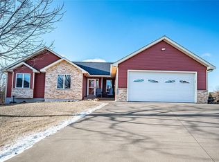 311 W Overlook Dr, Ellsworth, WI 54011