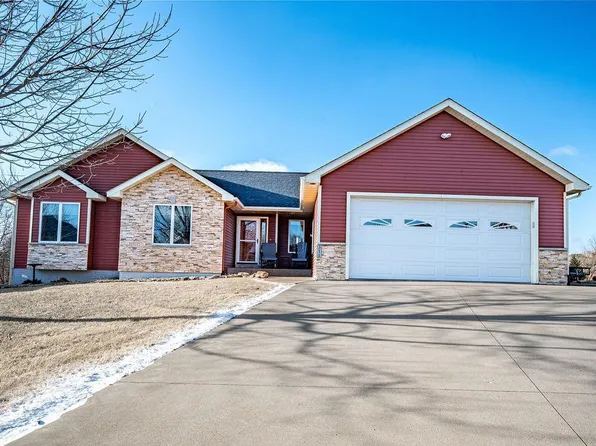 311 W Overlook Dr, Ellsworth, WI 54011