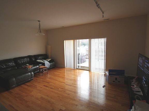 2nd image of 2801 W Ardmore Ave APT 2A