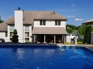 1308 Willow Oak Ct, Heath, OH 43056