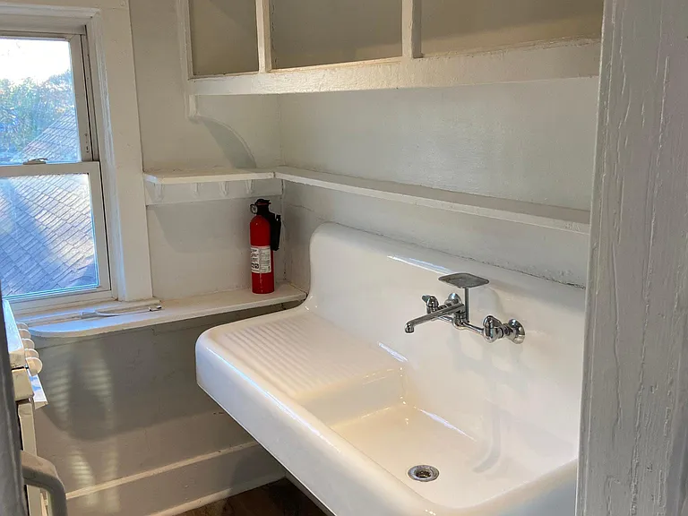 933 Calumet St #3 — Photo 8