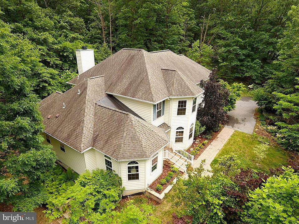 1st image of 2408 Henson Dr