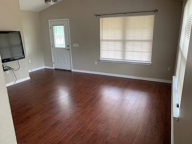 3 bed, 1267 sqft, $2,000 — Photo 4