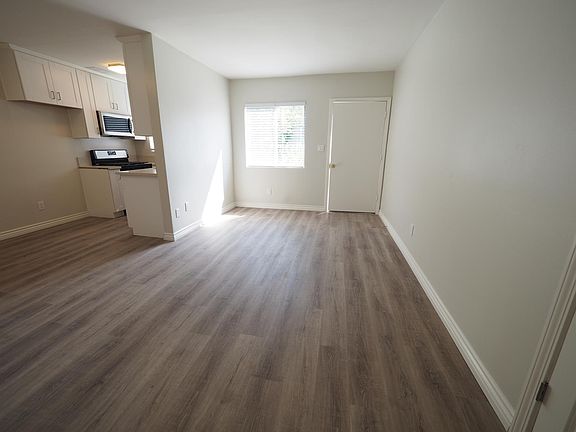 5th image of 7733 Newlin Ave #D