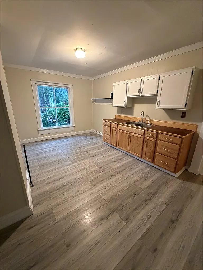 3 bed, 1.0 bath, 1245 sqft, $1,200 — Photo 3