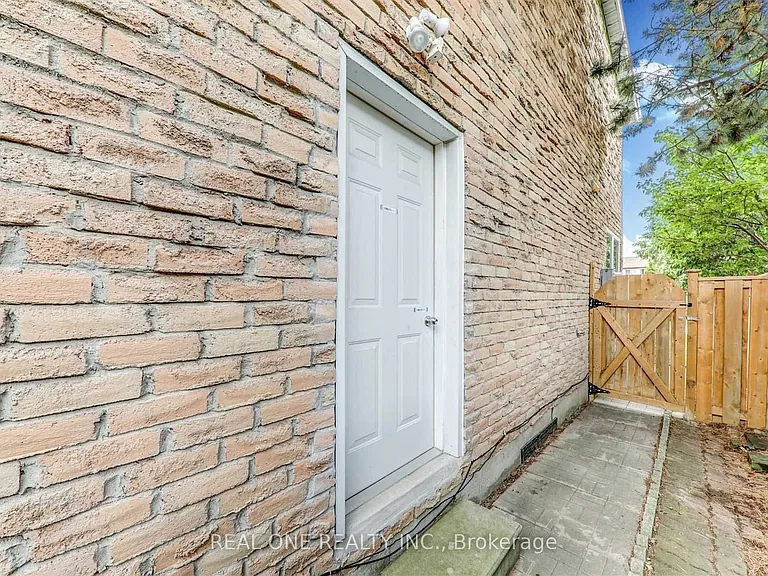 2 Maitland Dr — Photo 17