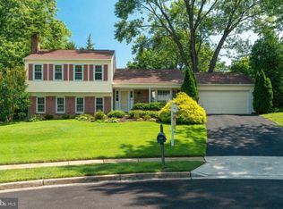 8005 Log Cabin Ct, Springfield, VA 22153