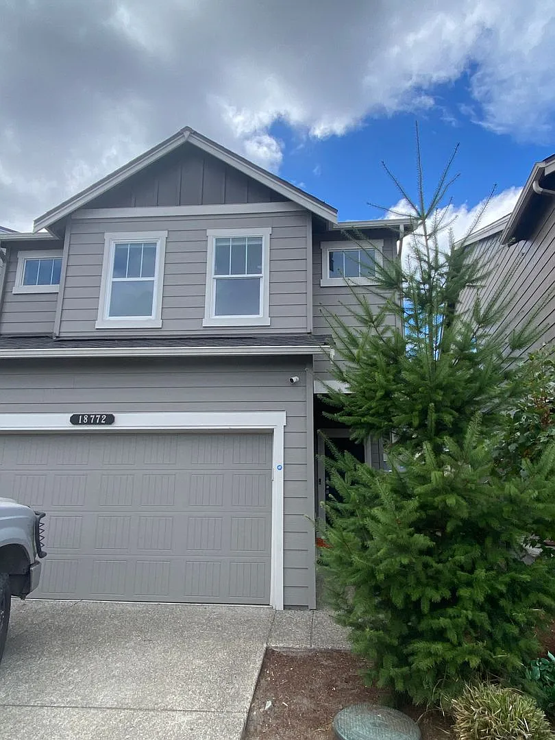 Puyallup beautifully maintained 4-bedroom, 2.5-bath residence in Rainier Ridge — Photo 1