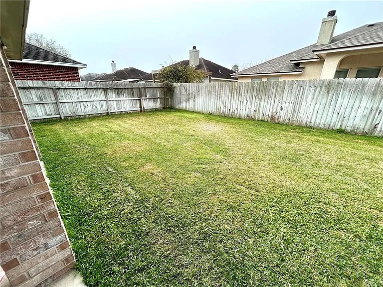 7005 Vineyard Dr — Photo 40