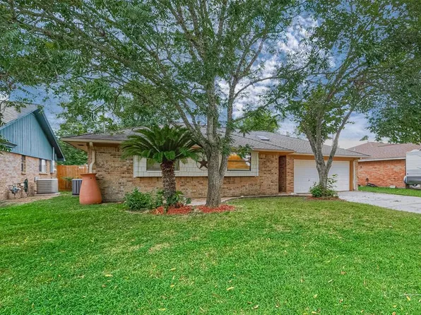 1000 Molina Drive, Angleton, TX 77515